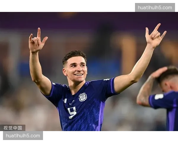 阿尔瓦雷斯跑动积极 曼城前锋的无球跑动将拉扯对手后防空间